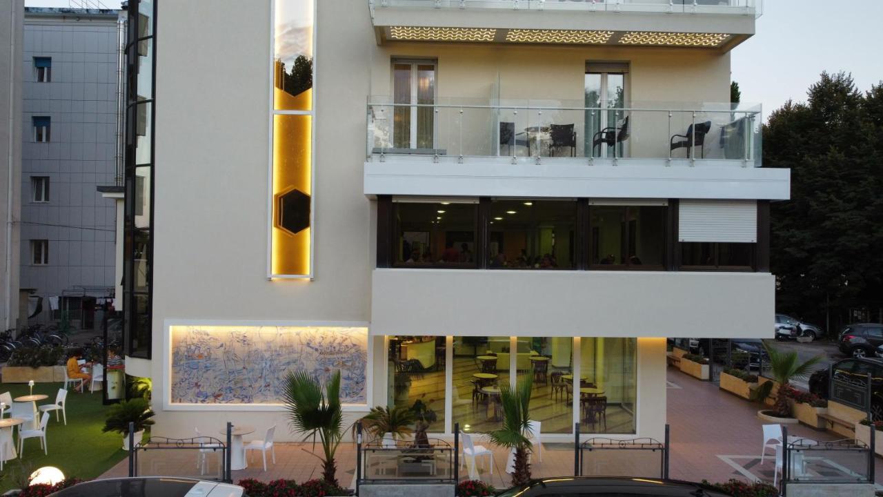 Solemare Hotel E Residence Misano Adriatico Exterior photo