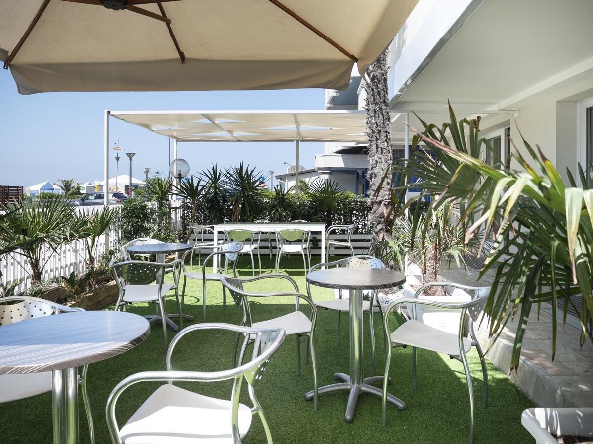Solemare Hotel E Residence Misano Adriatico Exterior photo
