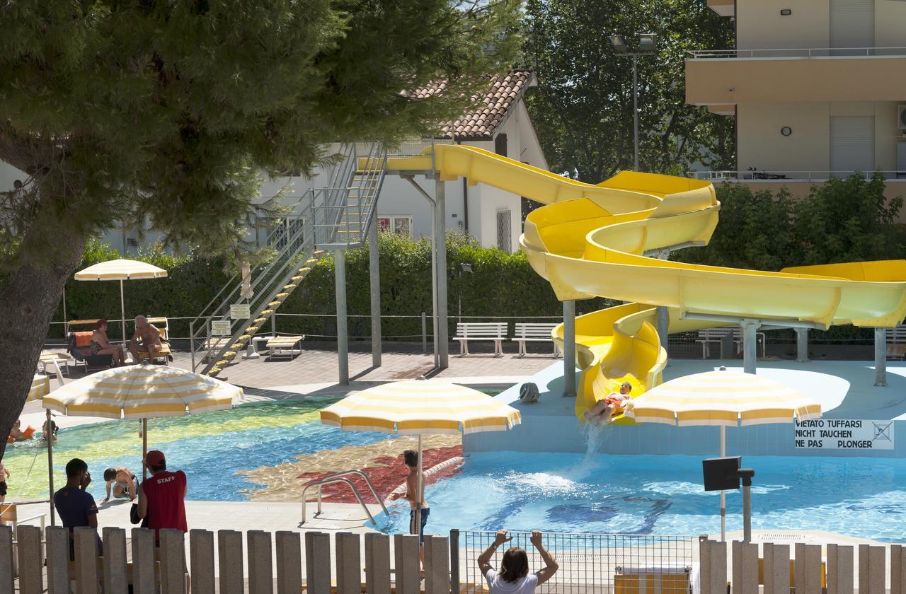 Solemare Hotel E Residence Misano Adriatico Exterior photo